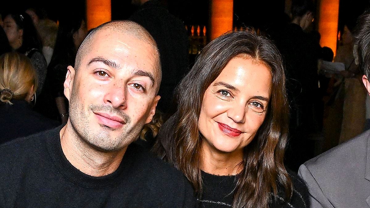 Katie Holmes, 47, walks runway with 37‑year‑old Yarmosky, sparks buzz