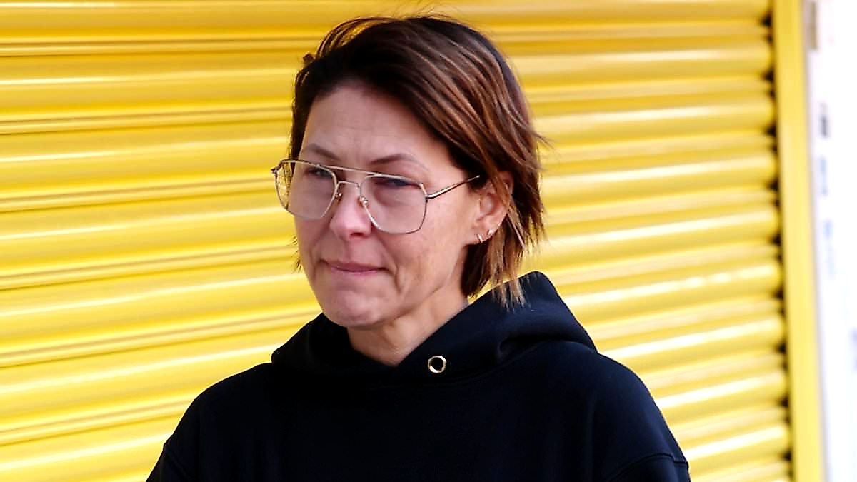 Emma Willis slips into London café after 4.8‑million Strictly flop