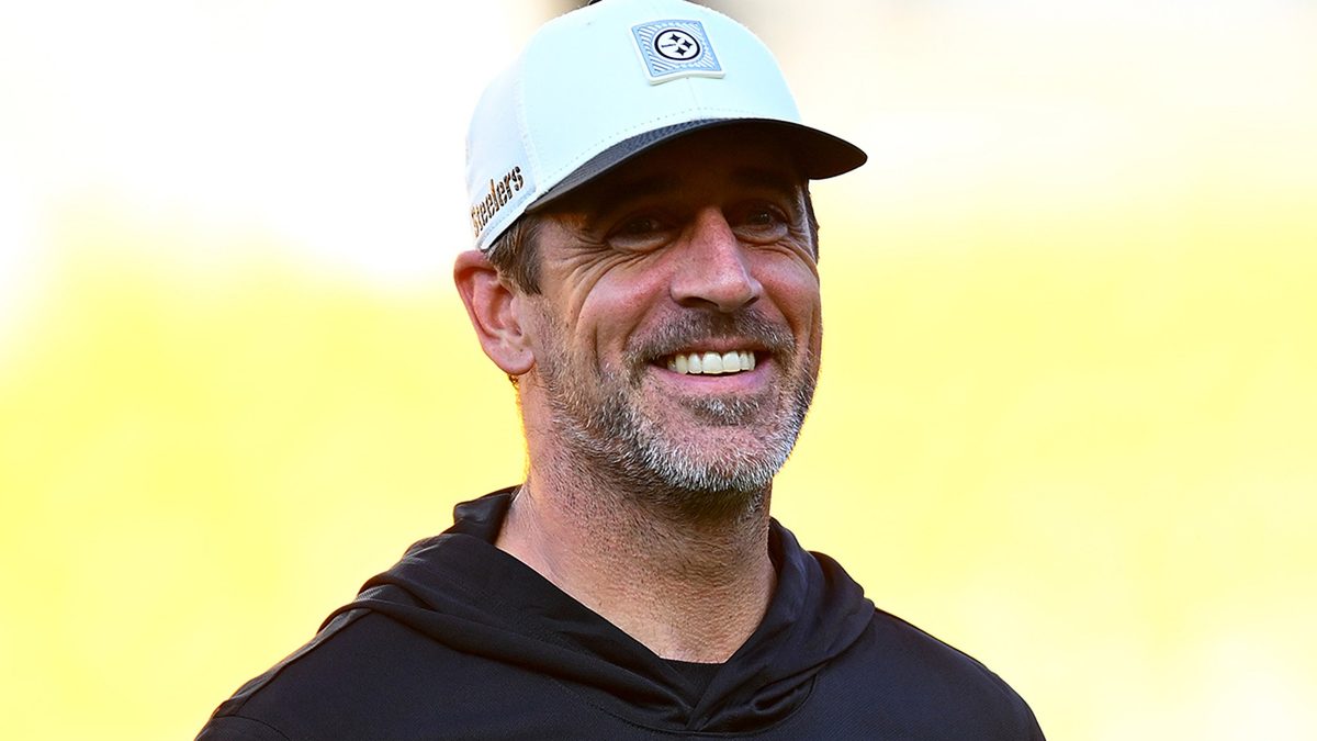 Aaron Rodgers Shocks NFL, Hangs up Helmet to Embrace Family Dreams