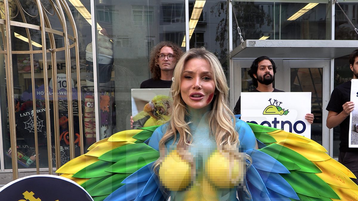 Courtney Stodden Paints Feathers, Rocks Petco With Shocking Protest