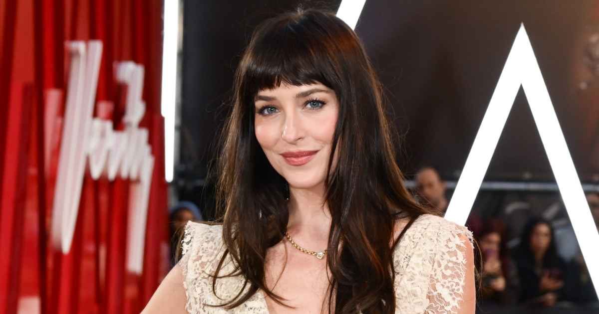 Dakota Johnson shouts at gossip, vows to keep MGK romance secret