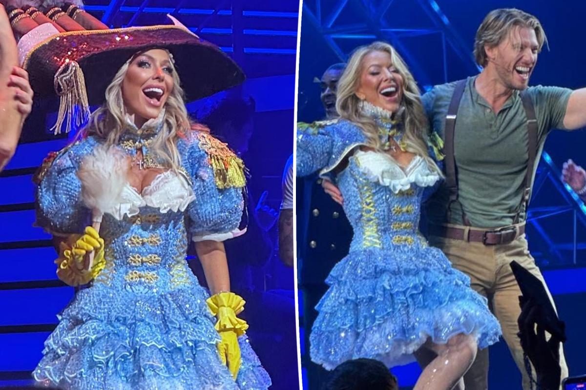 Juliet Mayhew stuns Broadway with Titanic‑inspired cameo in Titanique