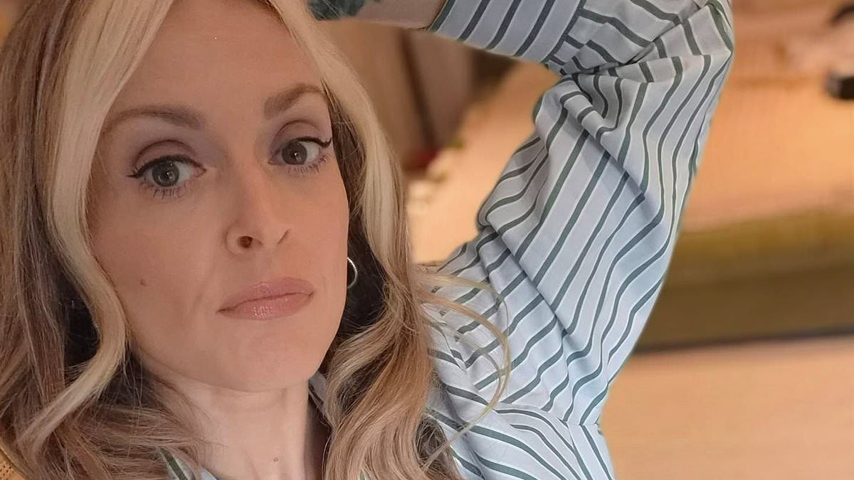 Fearne Cotton Battles Flooded WhatsApp Inbox—97 Messages From Her Teens!