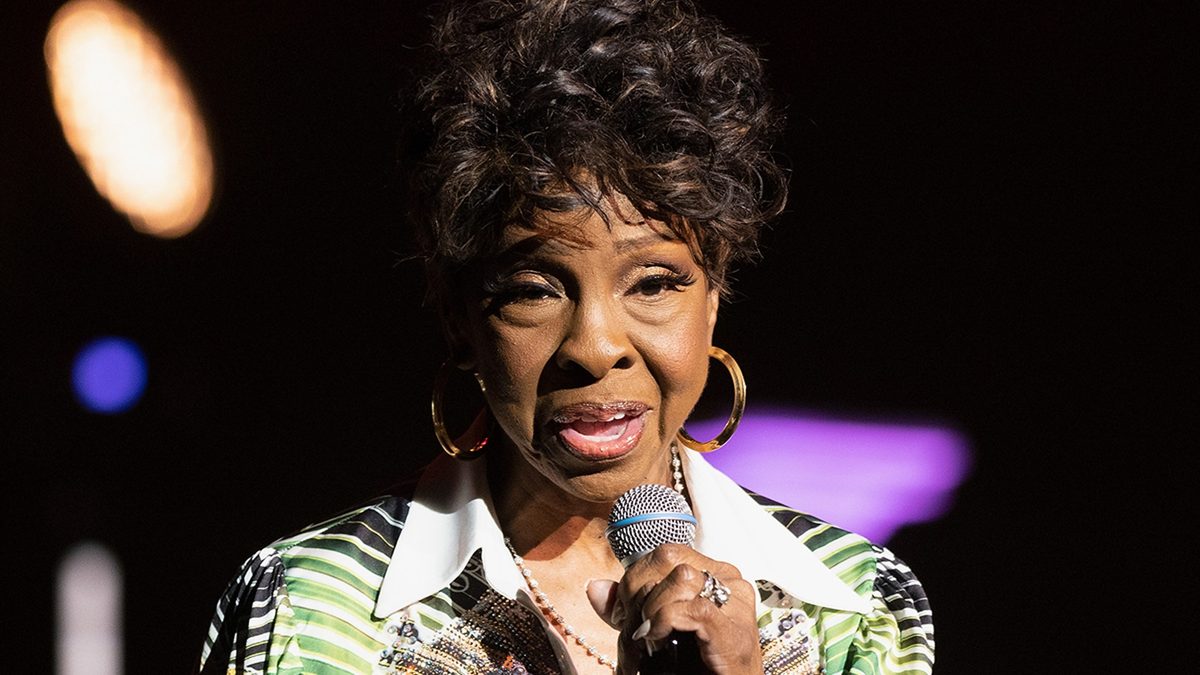 Gladys Knight’s son accuses William McDowell forcing her sing forever