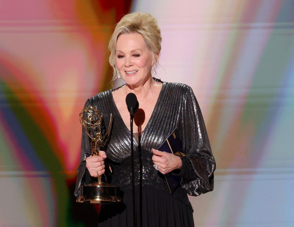 Jean Smart, 64, wins fifth Emmy, shattering record with a twist