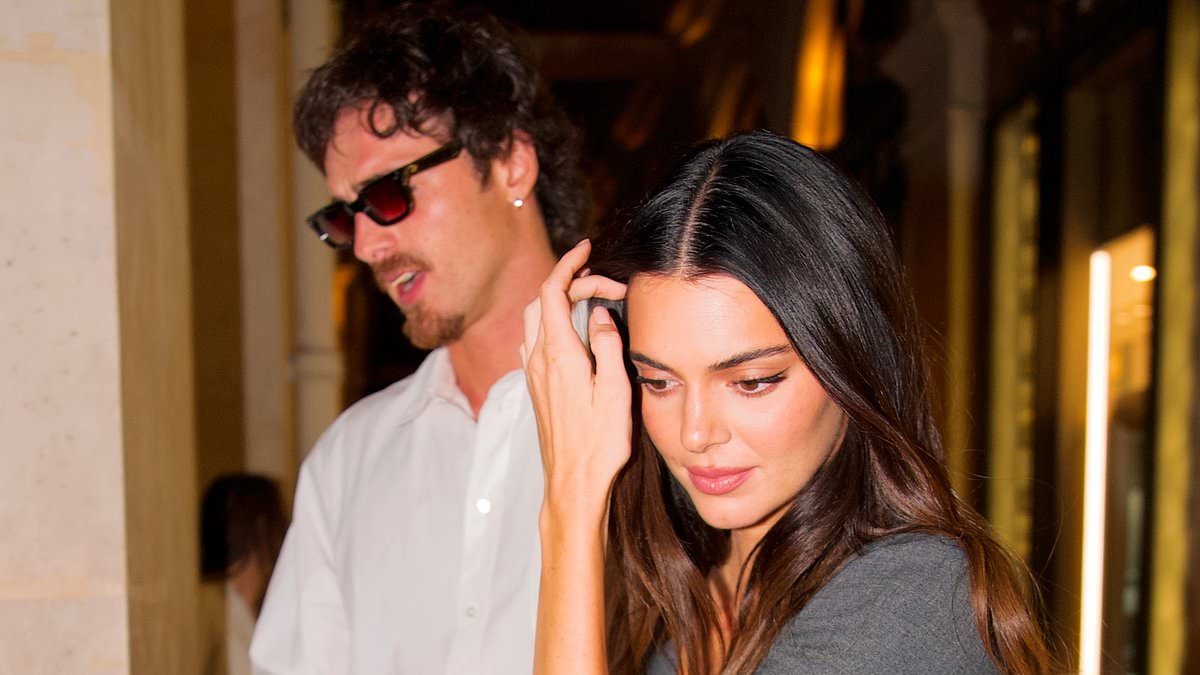 Kendall Jenner & Jacob Elordi Sail the Seine After L'Oréal Runway