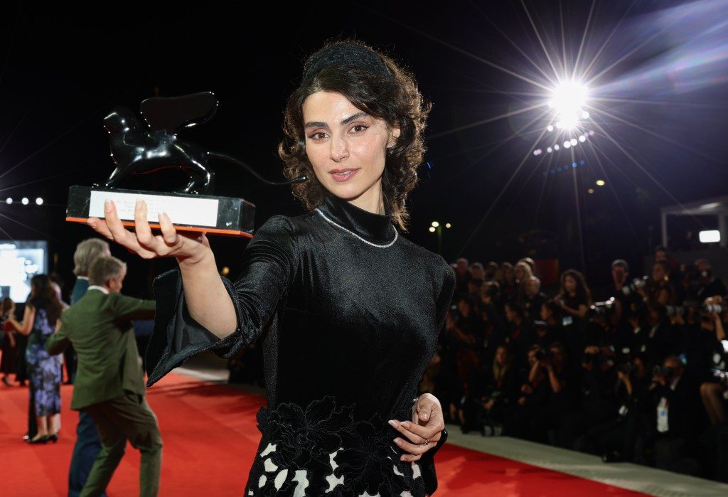 Laleh Marzban Dedicates Venice Prize to Women, State Media Fires Back
