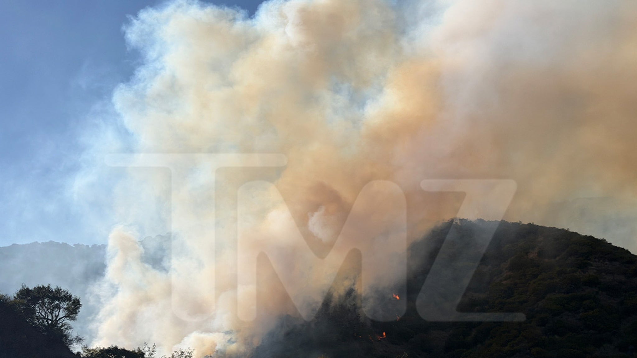 Wildfire Swallows Getty Roof, Museum Closes Overnight
