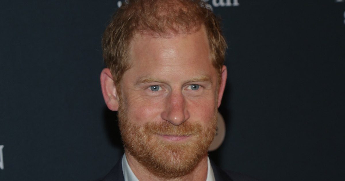 Harry & Meghan head back to the U.K., bringing their kids home