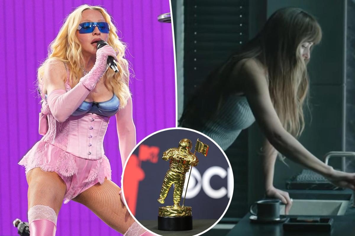 Snoop Dogg hosts, yet Madonna & Taylor Swift steal the night