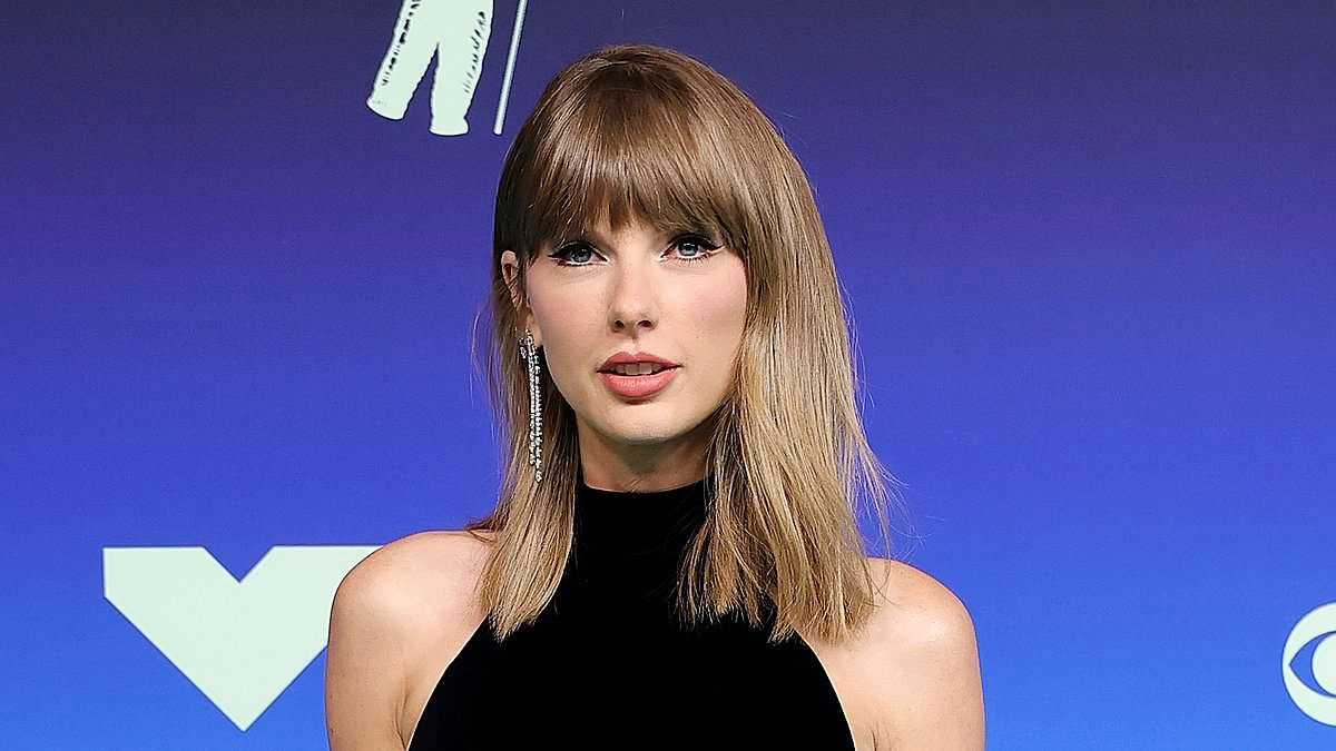 Taylor Swift Smashes VMA Record, Captures Fifth Video of the Year Trophy